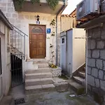 Apartment Near Old Town