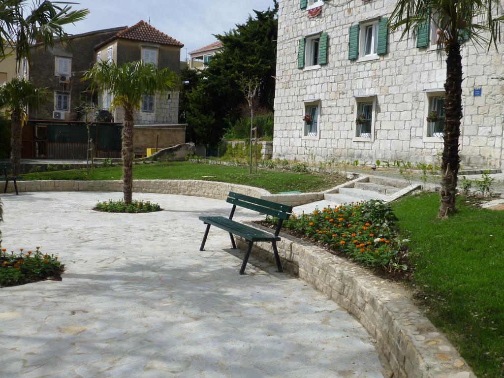 Near Old Town Apartman